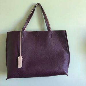 Reversible tote bag.